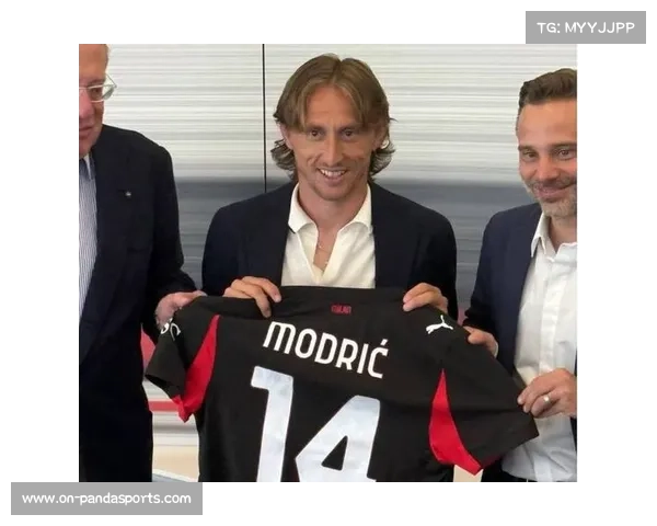 终场哨响，克罗地亚老将莫德里奇跪地掩面